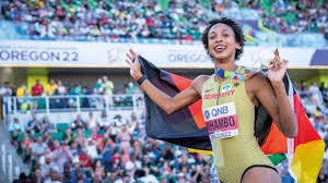 曼城德布劳内助攻斯特林破门